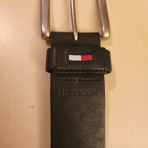 Tommy Hilfiger men's belt size 42 good condition width 1,5 inch - Picture 2 of 4
